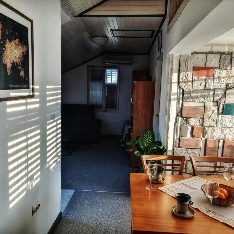 The Golden Hour - One-Bedroom Apartment - 8