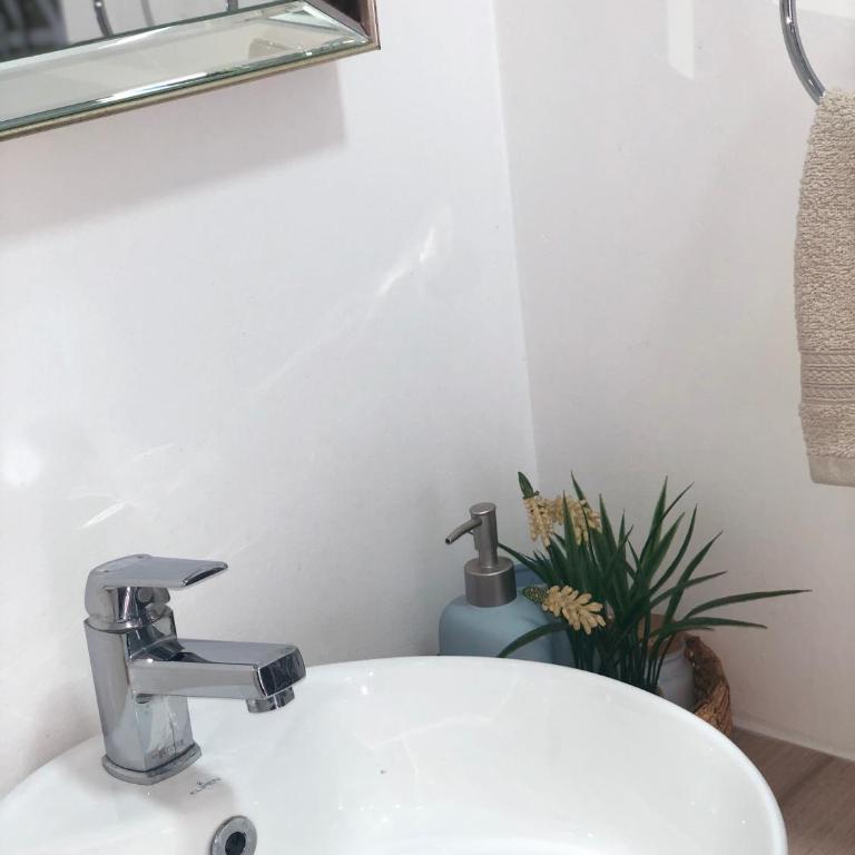 Departamento Los Canelos, a metros de Avenida Las Industrias- Incluye, NETFLIX DirecTV aire acondicionado, Internet - Apartamento de 1 dormitorio - 16