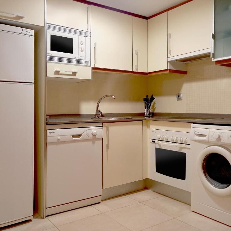 Complejo Turístico Marina Rey - Apartamento de 1 dormitorio con terraza y vistas a la piscina - 1