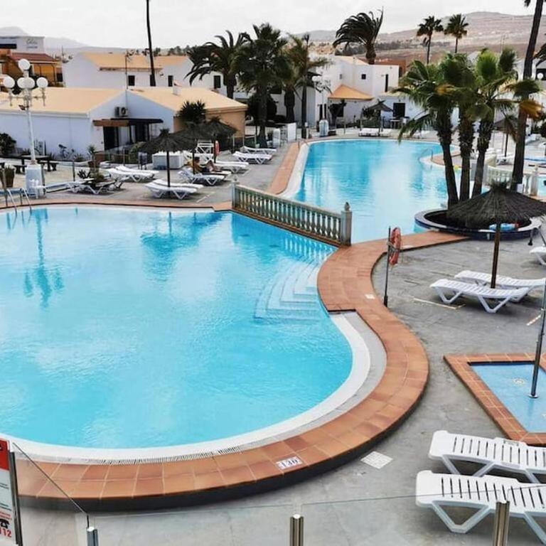 Lovely Apartment near the BEACH with POOL & WiFi - One-Bedroom Apartment - 3