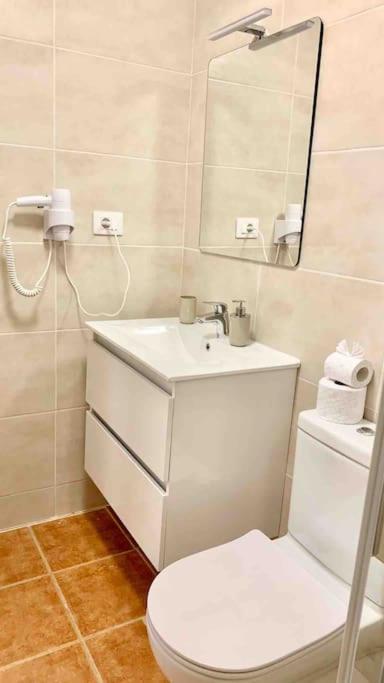 Lovely Apartment near the BEACH with POOL & WiFi - One-Bedroom Apartment - 21