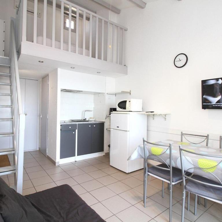 Charmant T1 Mezzanine, Clim, Vue Thau - FR-1-553-210 - Appartement - 2