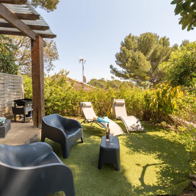 La Félyvonne, villa familiale confortable avec sa grande terrasse ombragée et sa vue dégagée sur mer - Villa - 9