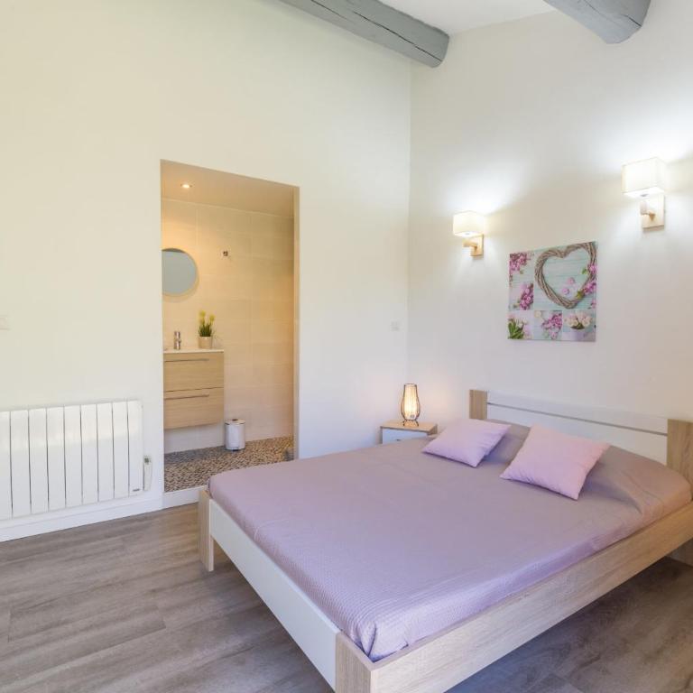 La Félyvonne, villa familiale confortable avec sa grande terrasse ombragée et sa vue dégagée sur mer - Villa - 11