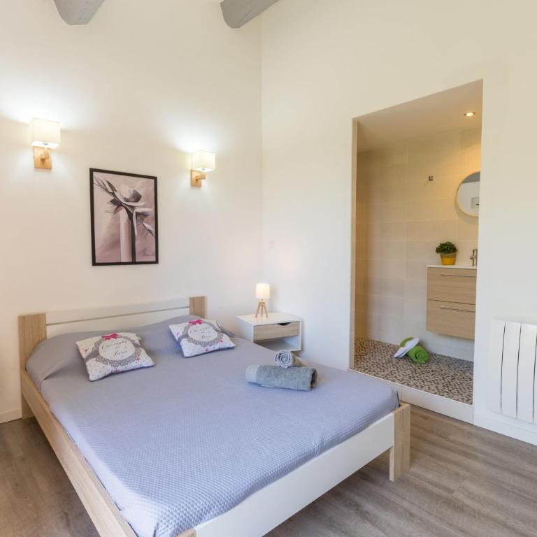 La Félyvonne, villa familiale confortable avec sa grande terrasse ombragée et sa vue dégagée sur mer - Villa - 15