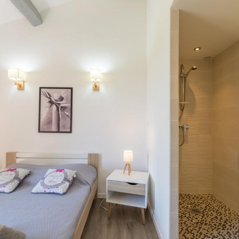 La Félyvonne, villa familiale confortable avec sa grande terrasse ombragée et sa vue dégagée sur mer - Villa - 17