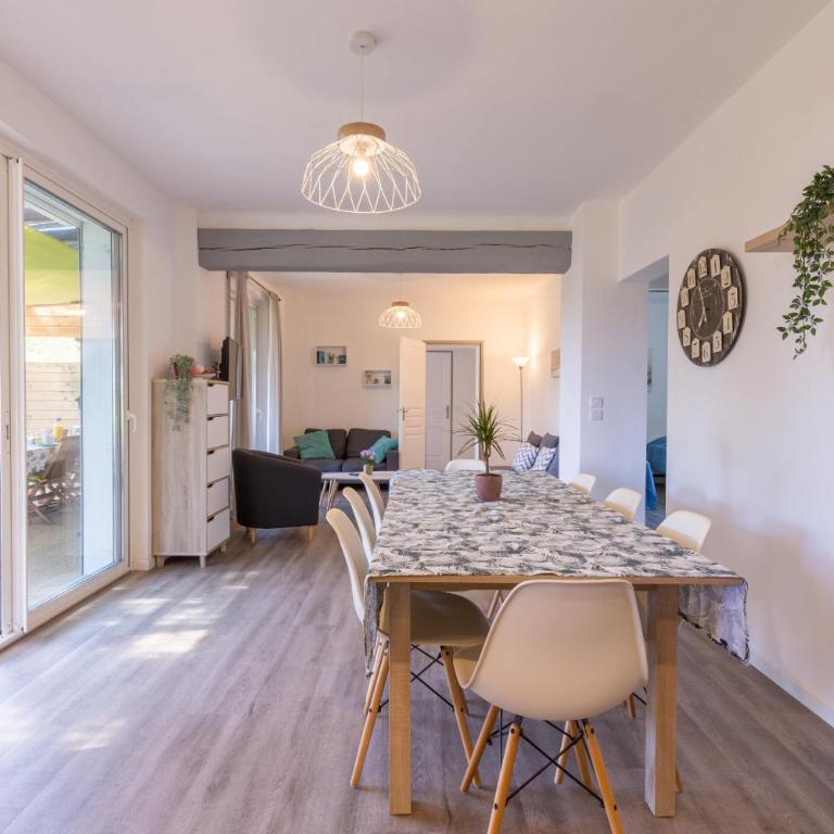 La Félyvonne, villa familiale confortable avec sa grande terrasse ombragée et sa vue dégagée sur mer - Villa - 31