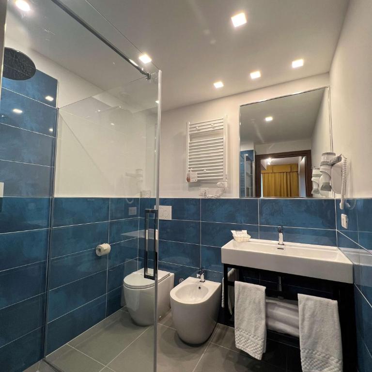 Best Western City Hotel - Classic Queen Room with Single Bed - 5