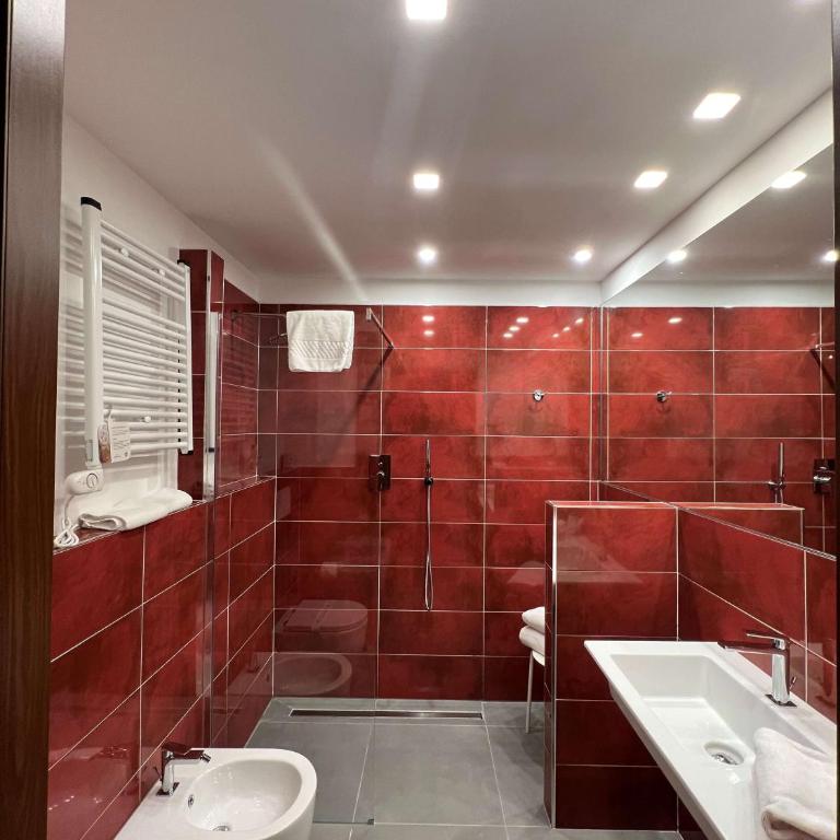 Best Western City Hotel - Classic Queen Room with Single Bed - 6