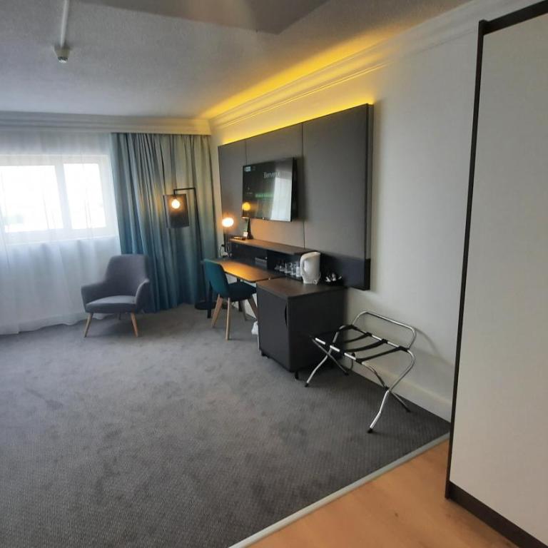 Holiday Inn Calais - Centre Car Ferry by IHG - Chambre Lit Queen-Size Premium - Vue sur Mer - 5