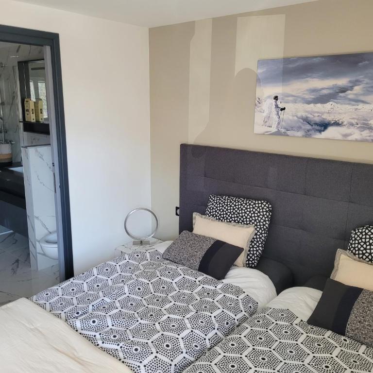 gîteduruisseau73, maison entière au coeur des Alpes, terrasse exposée sud, garage clos, 2 chambres, 2 salle de bains, en bordure de forêt, calme, détente et repos assurés ! - Maison 2 Chambres - 21