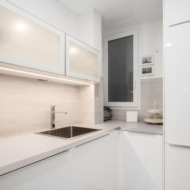 Near FCB STADIUM UP TO 8 One car free parking - Three-Bedroom Apartment - 4