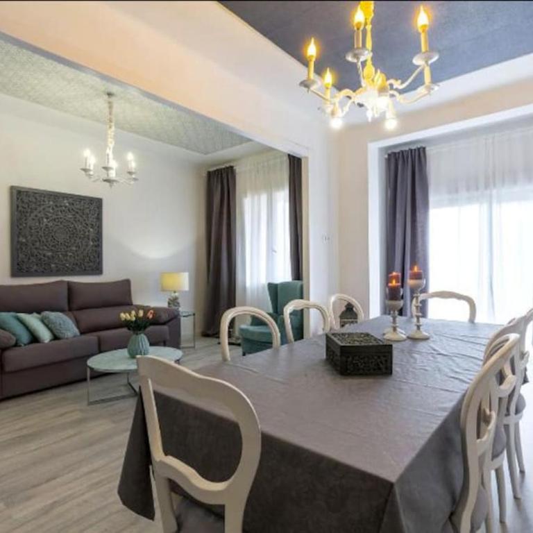 Near FCB STADIUM UP TO 8 One car free parking - Three-Bedroom Apartment - 2
