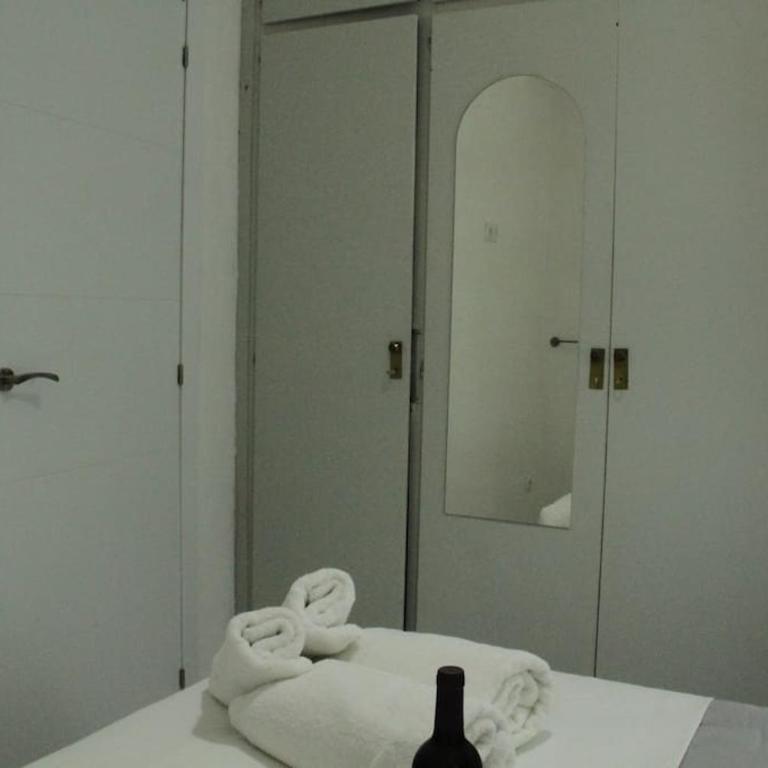 Near FCB STADIUM UP TO 8 One car free parking - Three-Bedroom Apartment - 25