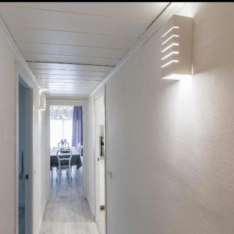Near FCB STADIUM UP TO 8 One car free parking - Three-Bedroom Apartment - 40