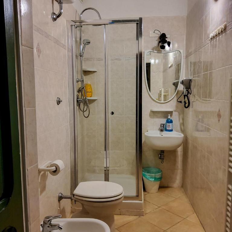 Pisa Train Stop - Camera Matrimoniale con Bagno Privato - 13