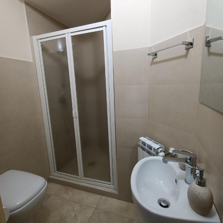 Friends & Family Apartment - Free parking car - Two-Bedroom Apartment - 23