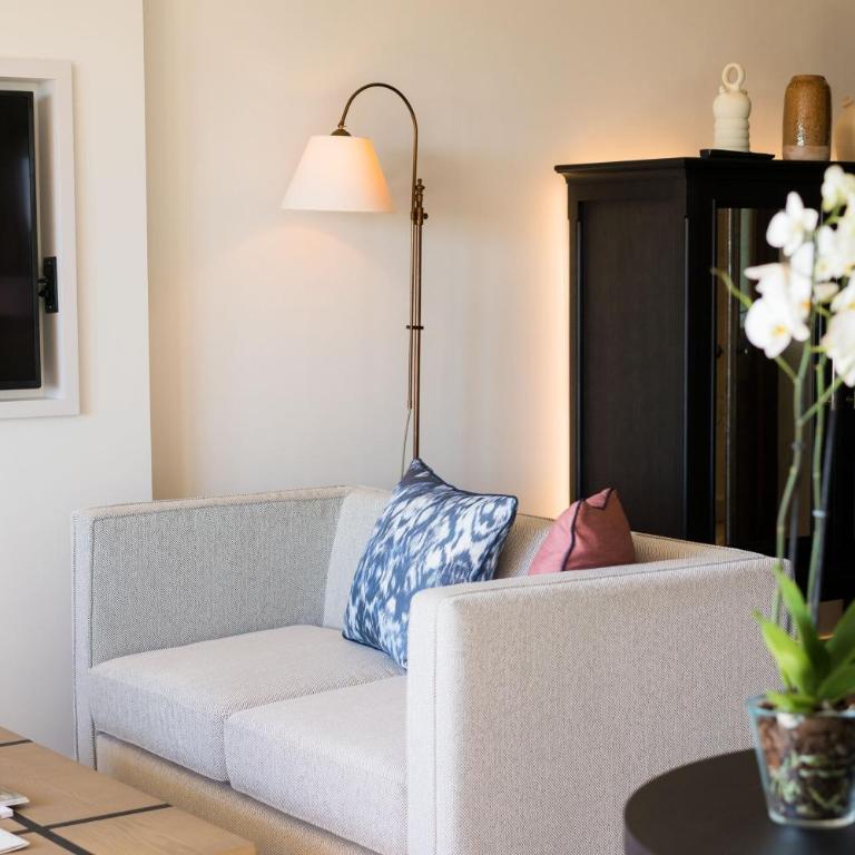 Castillo Hotel Son Vida-Adults Only, a Luxury Collection Hotel, Mallorca - Deluxe Suite mit Kingsize-Bett, Balkon und Meerblick - 5