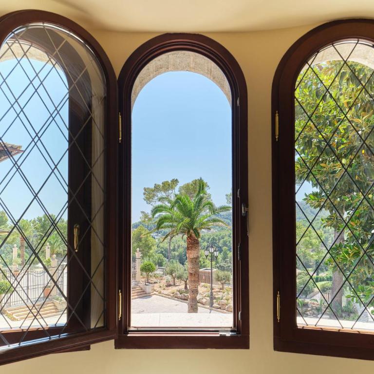 Castillo Hotel Son Vida-Adults Only, a Luxury Collection Hotel, Mallorca - Classic Suite mit Balkon und Blick auf das Resort - 11