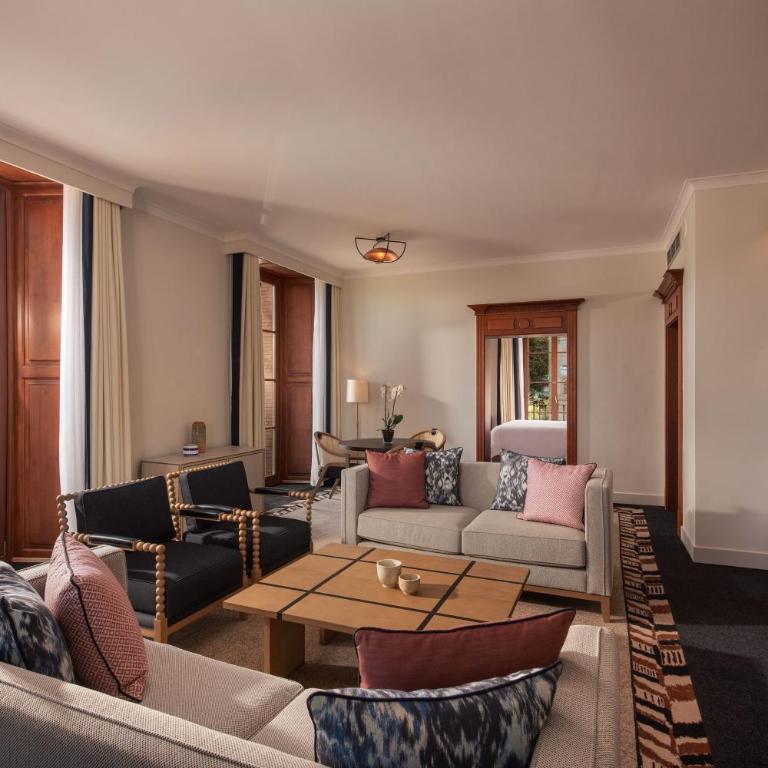 Castillo Hotel Son Vida-Adults Only, a Luxury Collection Hotel, Mallorca - Classic Suite mit Balkon und Blick auf das Resort - 1