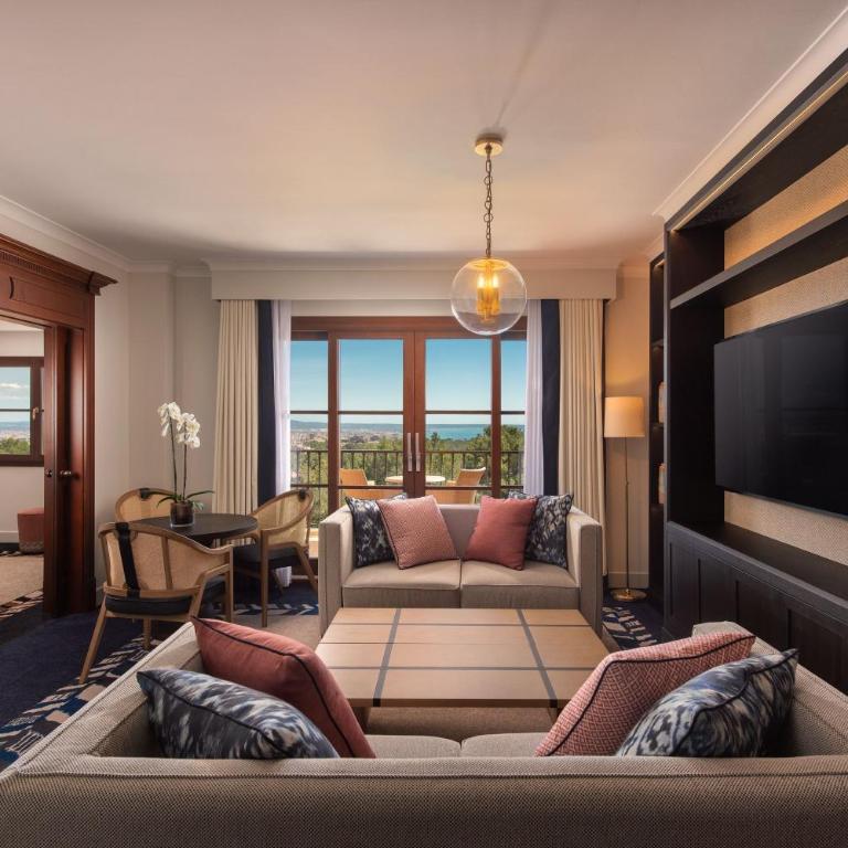 Castillo Hotel Son Vida-Adults Only, a Luxury Collection Hotel, Mallorca - Deluxe Suite mit Kingsize-Bett, Balkon und Meerblick - 2