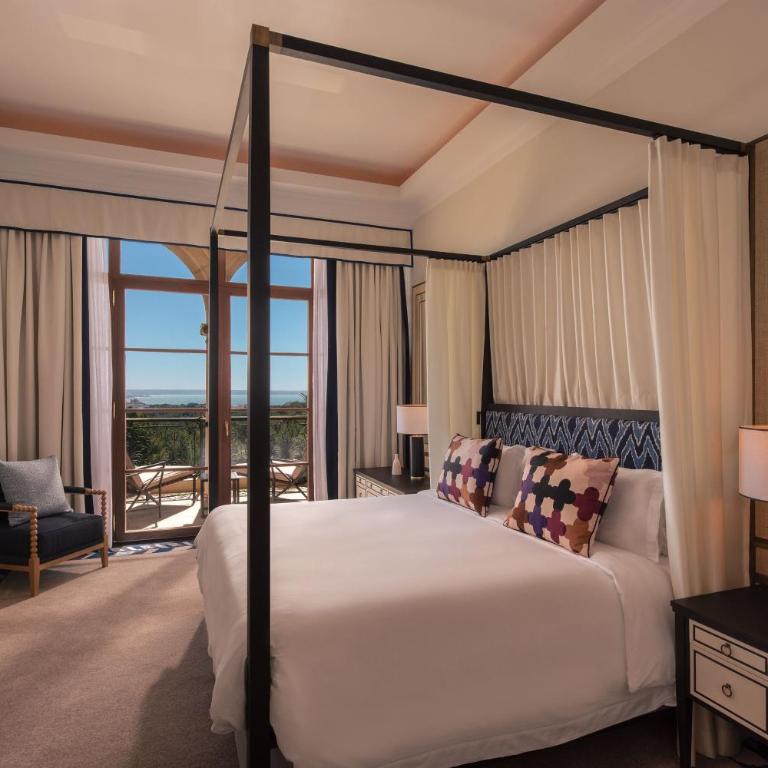 Castillo Hotel Son Vida-Adults Only, a Luxury Collection Hotel, Mallorca - Royal Suite mit 1 Schlafzimmer, 1 Kingsize-Bett, Balkon und Blick auf die Bucht - 1