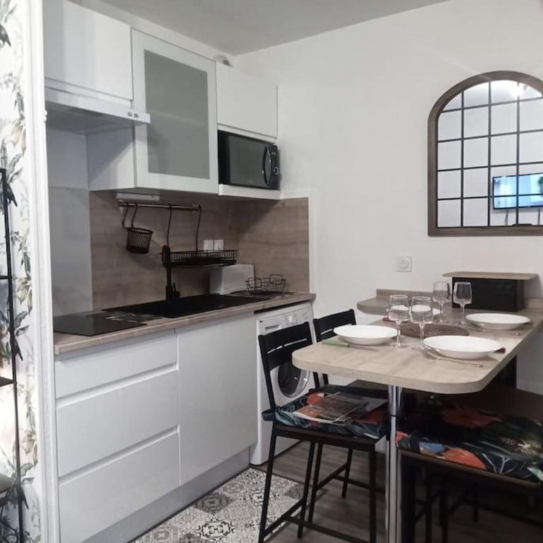 joli appartement T2 très bien situé, parking couvert - Apartment mit 2 Schlafzimmern - 5