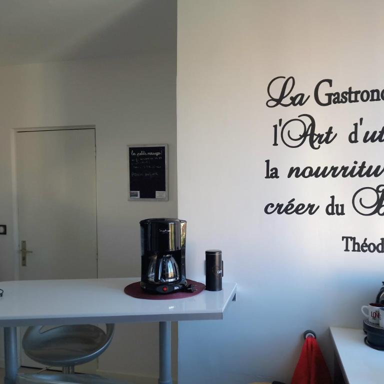 location Coma Chéric et parking - Three-Bedroom Apartment - 6