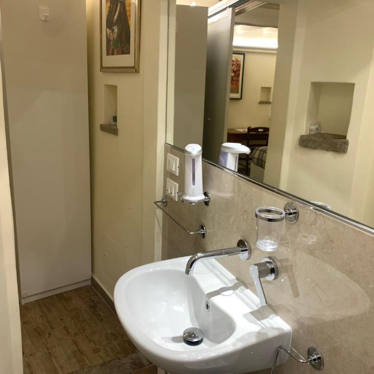 Suite "Faenza", Duomo a 2 passi, WiFi e AC - Camera Matrimoniale con Bagno Privato - 15