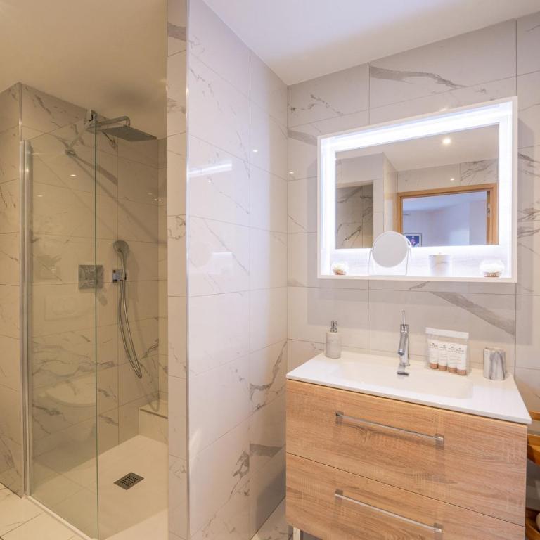 Appartement moderne proche des pistes avec parking et WIFI - FR-1-563-128 - Apartment - 5