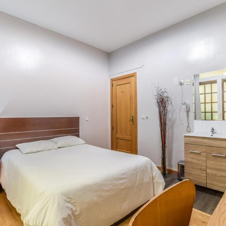 MyHouseSpain - Fuencarral and Gran Vía - Double Room with Shared Bathroom - 6