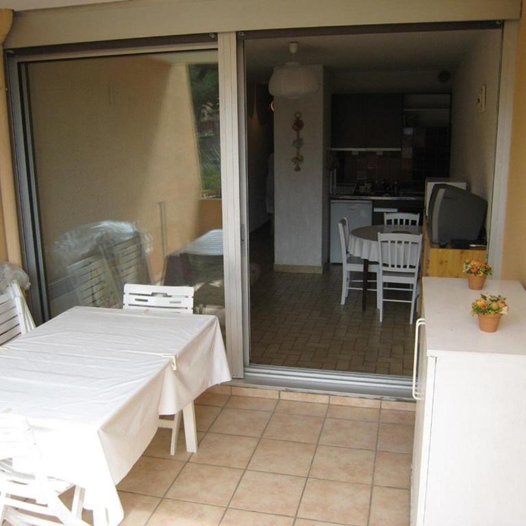 Studio climatisé avec coin nuit et terrasse plein Sud, 10 m², parking inclus - FR-1-100-194 - Studio - 2