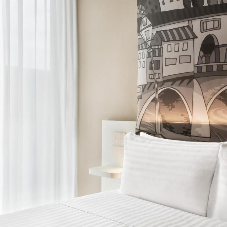 Wyndham Garden Florence - 1 letto matrimoniale, camera per ospiti disabili, doccia a con accesso per sedie a rotelle, non fumatori - 3