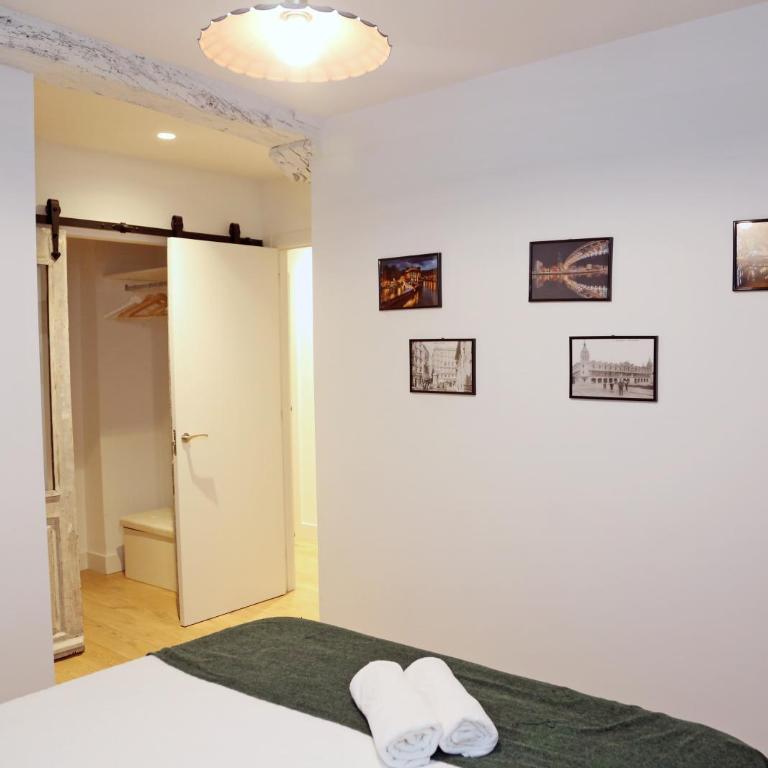 PISO REFORMADO FRENTE A LA CATEDRAL - Three-Bedroom Apartment - 22