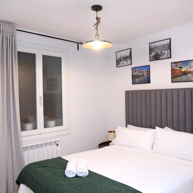 PISO REFORMADO FRENTE A LA CATEDRAL - Three-Bedroom Apartment - 21