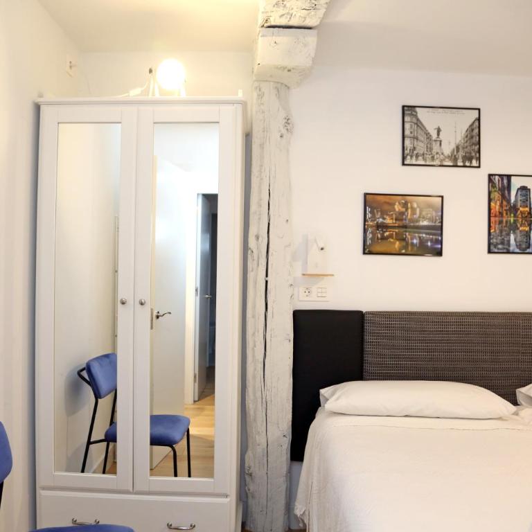 PISO REFORMADO FRENTE A LA CATEDRAL - Three-Bedroom Apartment - 31