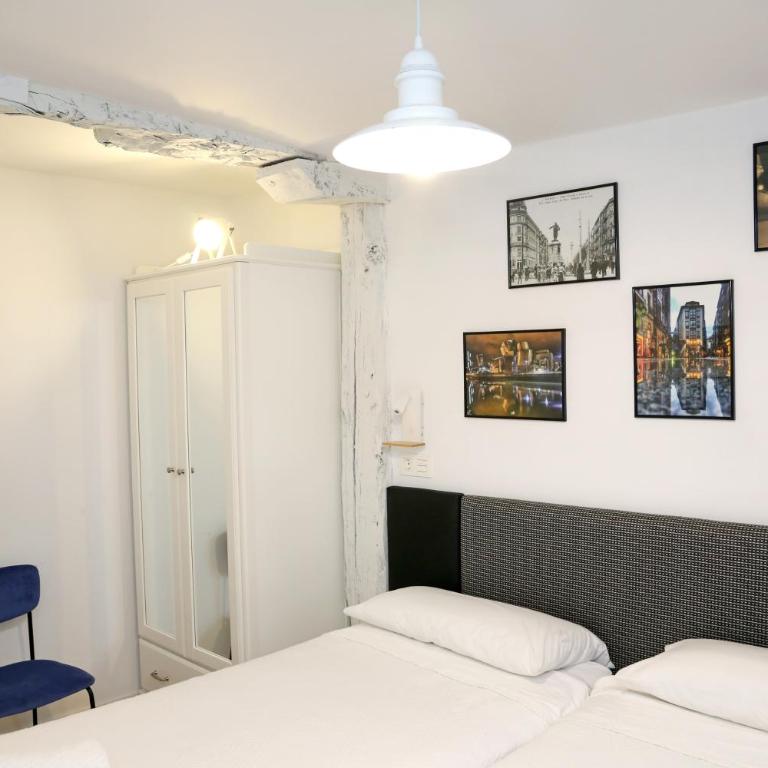 PISO REFORMADO FRENTE A LA CATEDRAL - Three-Bedroom Apartment - 35
