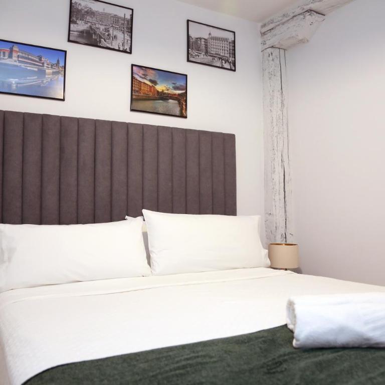 PISO REFORMADO FRENTE A LA CATEDRAL - Three-Bedroom Apartment - 23