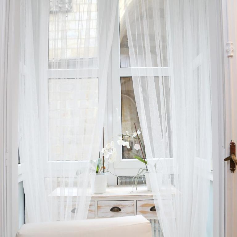 PISO REFORMADO FRENTE A LA CATEDRAL - Three-Bedroom Apartment - 16