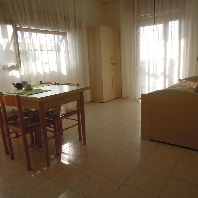 Homely one bedroom flat with side sea view - Apartment - 5