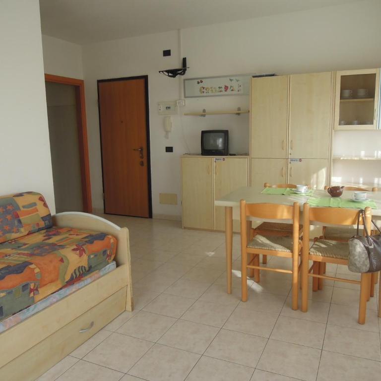 Homely one bedroom flat with side sea view - Apartment - 3