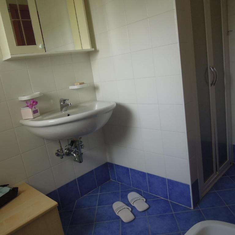 Homely one bedroom flat with side sea view - Apartment - 13