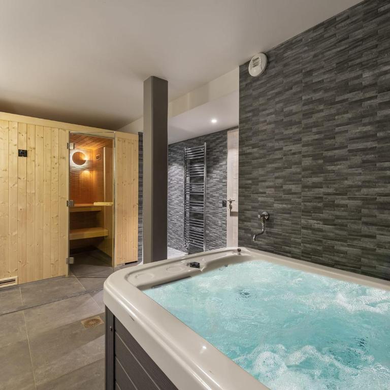 Chalet moderne à Méribel avec sauna et jacuzzi, 6 chambres - FR-1-565-55 - Chalet (12 Adultes) - 9