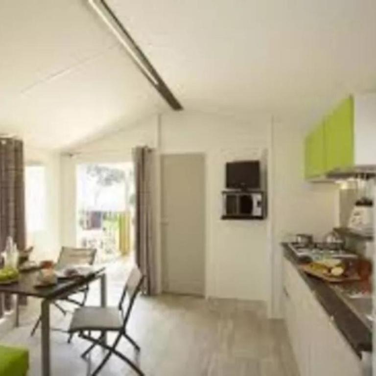 Camping le Dolmen, Carnac, Morbihan - Mobile Home - 1