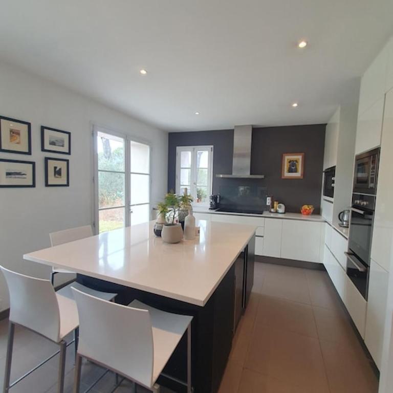 Lou Pantai, House, 5 bedrooms, 8 people, AC, Pool, Large garden,4km from AIX EN PROVENCE - Maison 5 Chambres - 12