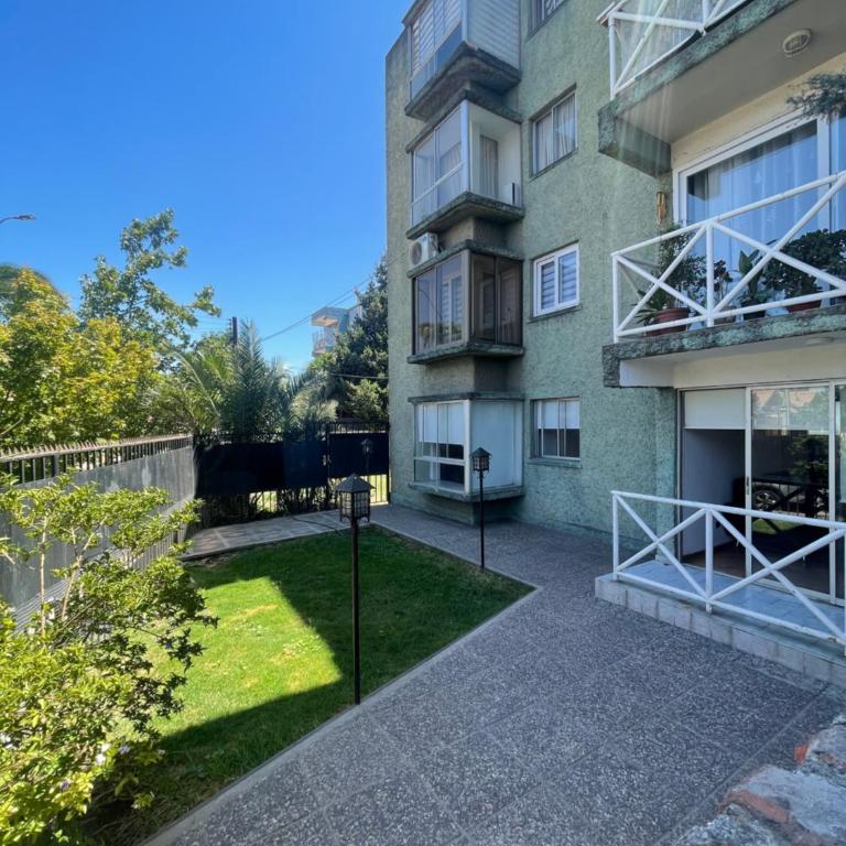 Hermoso Depto Terraza - Apartamento de 3 dormitorios - 2