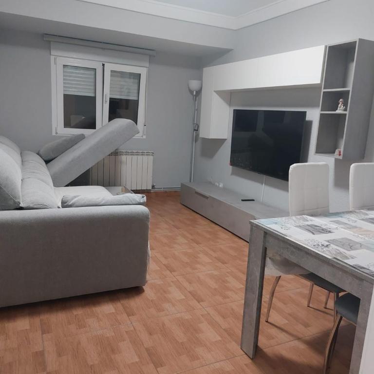 Apartamento Zaragoza Plaza Europa - Three-Bedroom Apartment - 9