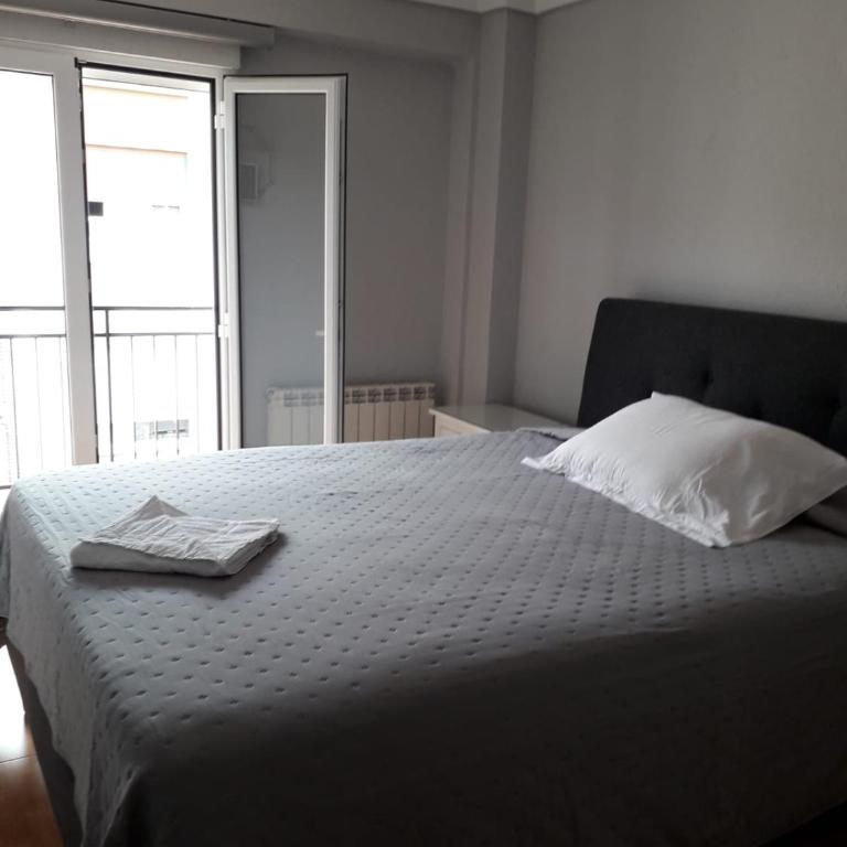 Apartamento Zaragoza Plaza Europa - Three-Bedroom Apartment - 26