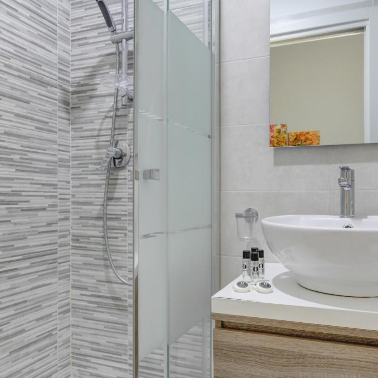 Voyager House Termini - Home and More - Camera Matrimoniale con Bagno Privato - 2