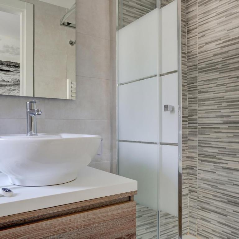 Voyager House Termini - Home and More - Camera Matrimoniale con Bagno Privato - 9